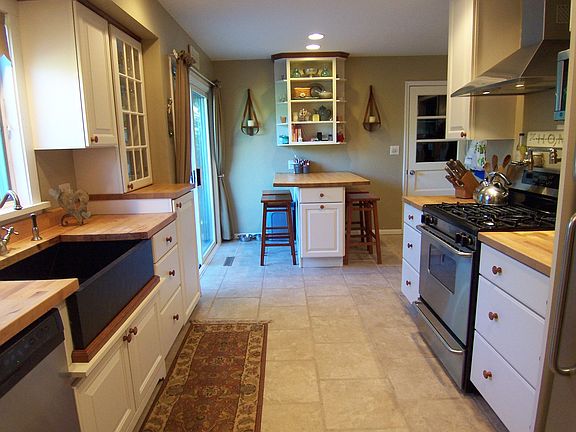 Kitchen - Remodeled in 2005