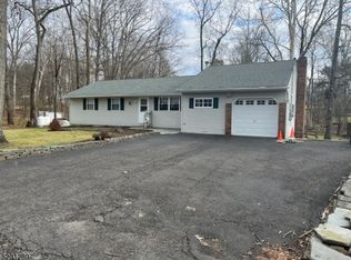 944 W Walnut Dr, Newton, NJ 07860