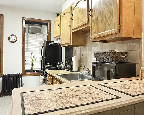 Rented by Upper Yorkville Suites | media 2