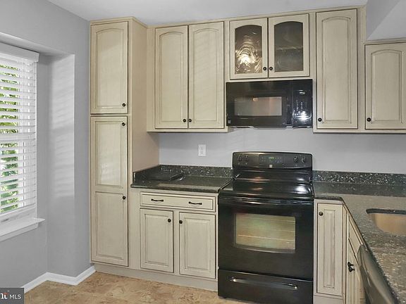 5th image of 3010 N Branch Ln