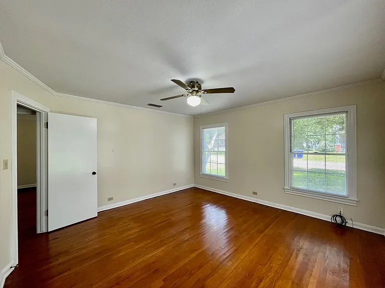 705 Runnels Ave — Photo 8