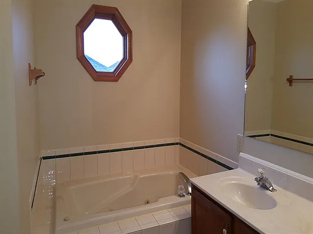 2630 Alexander Ct — Photo 9