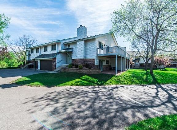 Beautiful Setting! Lots of trees in the area, so you can watch the leaves pop from the deck!