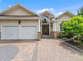 23 Redan Dr, Smithtown, NY