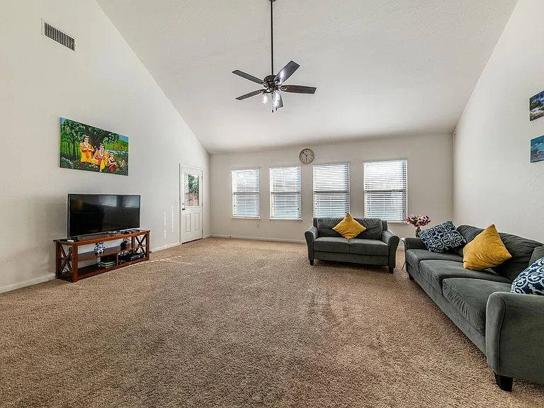 925 Woodduck Trl — Photo 24