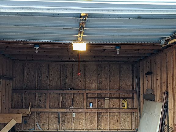 5th image of 1118 Hill St