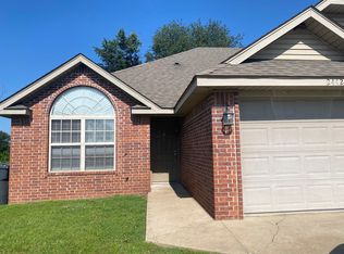 2442 S Rill St, Rogers, AR 72758