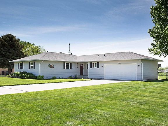 3rd image of 3606 Surrey Cir