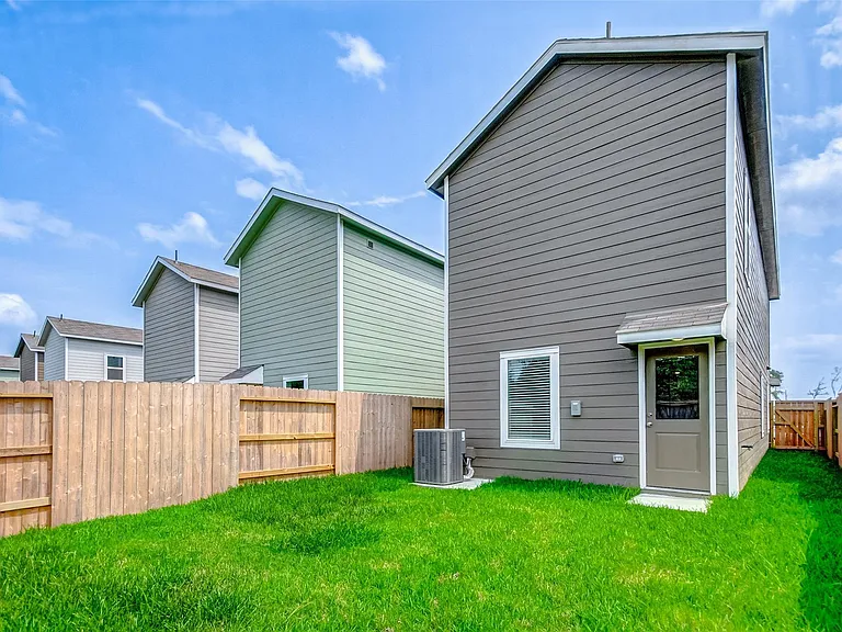 21535 Carosella Dr — Photo 23