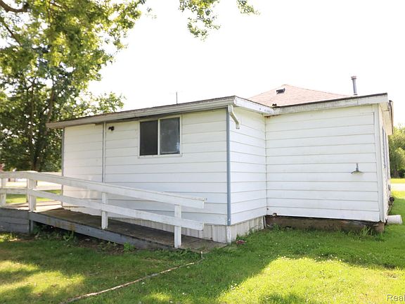 4th image of 9984 Silverwood Rd