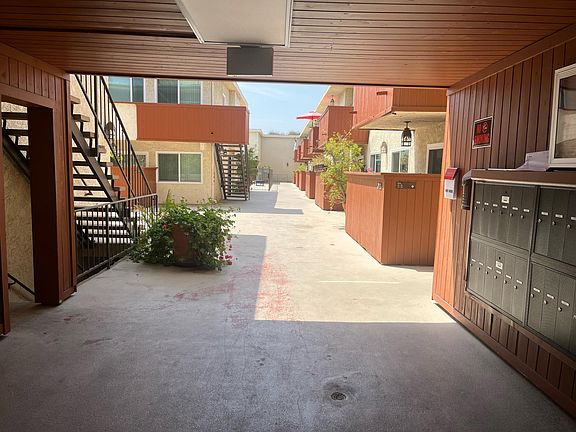 3rd image of 5221 Zelzah Ave #108