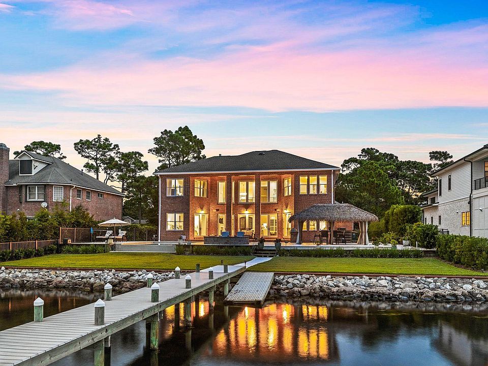 1st image of 205 Baywind Dr