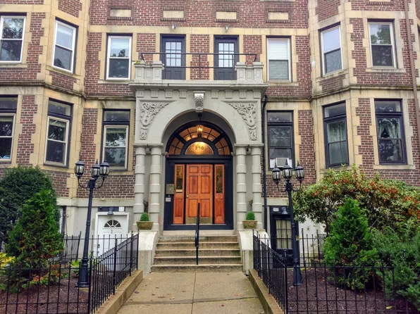 390 Riverway, Boston, MA 02115