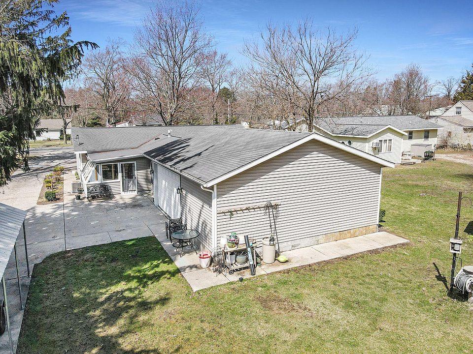 1st image of 4452 S Sheridan Dr
