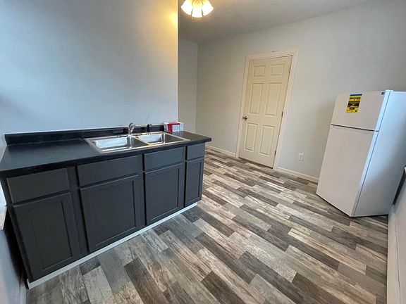 3rd image of 516 W Calvert St #2