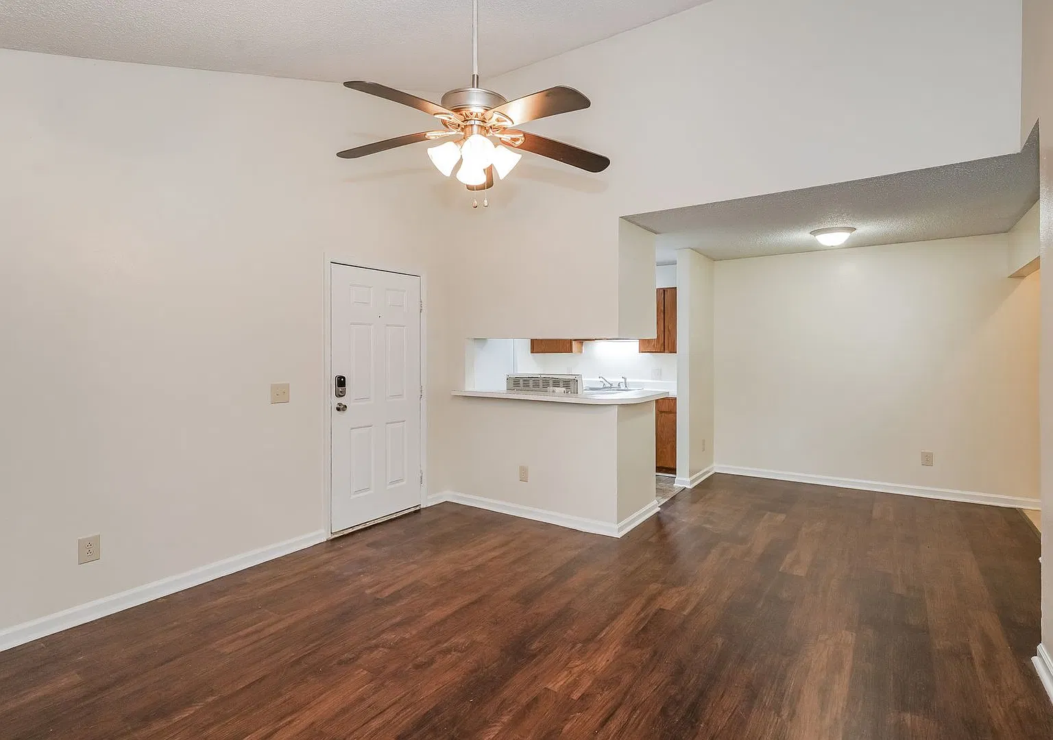 Creekwood Apartments — Photo 3