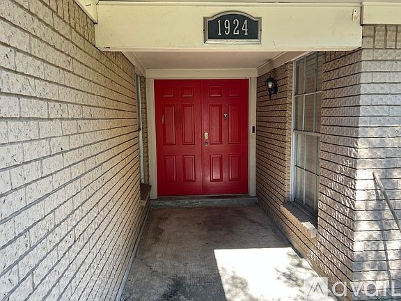 2nd image of 1924 Greenbriar Ave