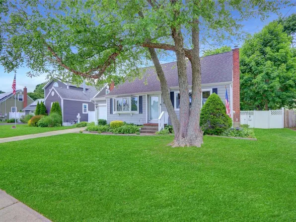 425 18th Street, West Babylon, NY 11704