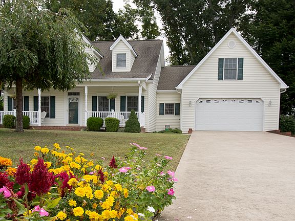 3rd image of 225 Cheshire Ln