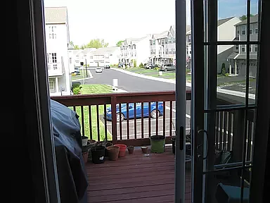 421 Maywood Ct — Photo 3