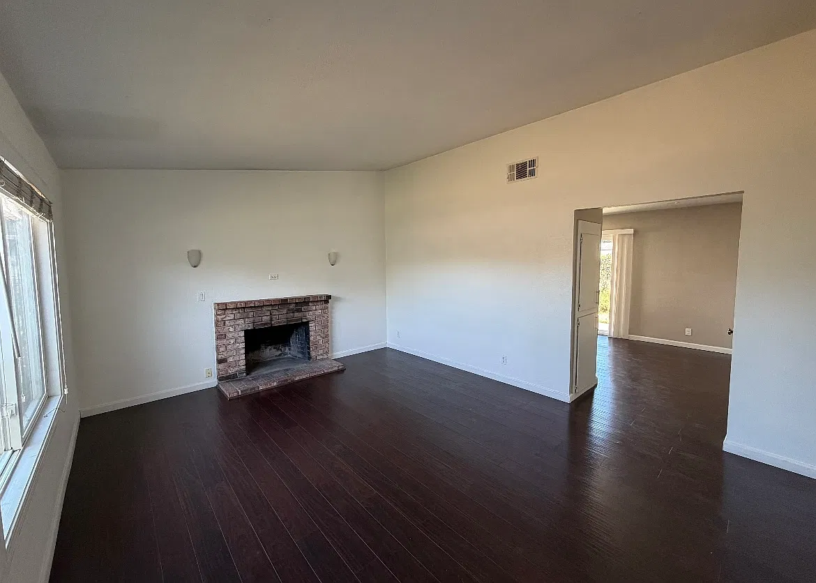 2 bed, 806 sqft, $2,600 — Photo 2