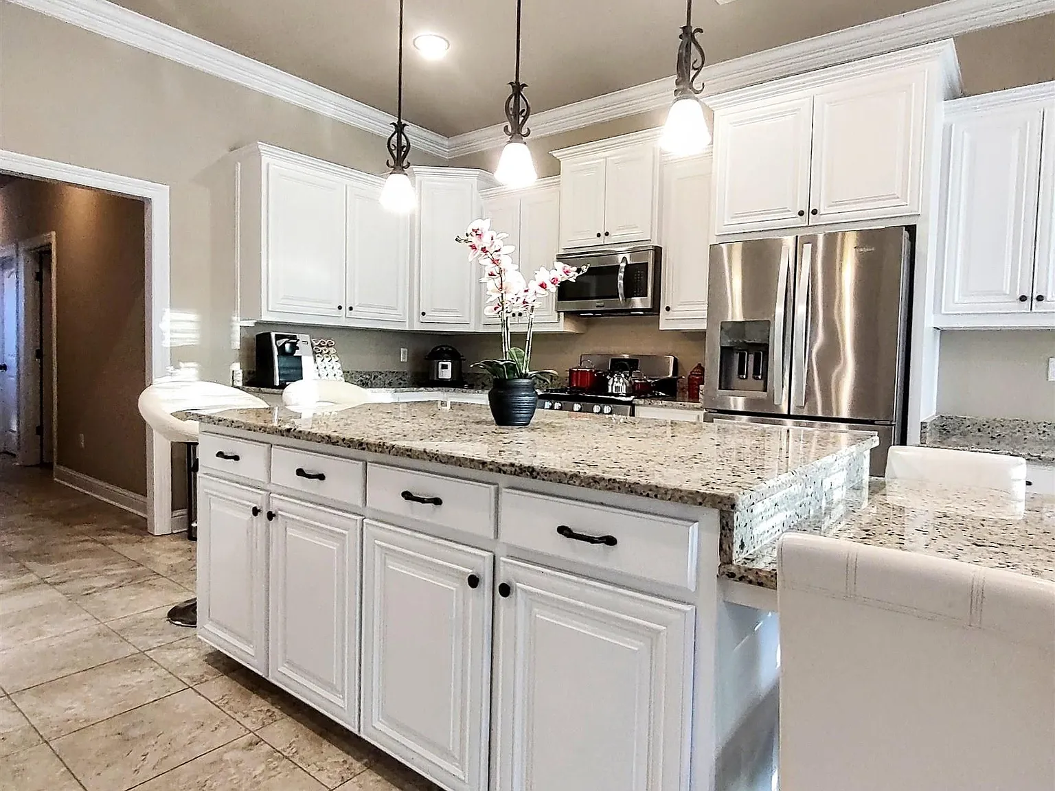 4 bed, 2571 sqft, $2,750 — Photo 3