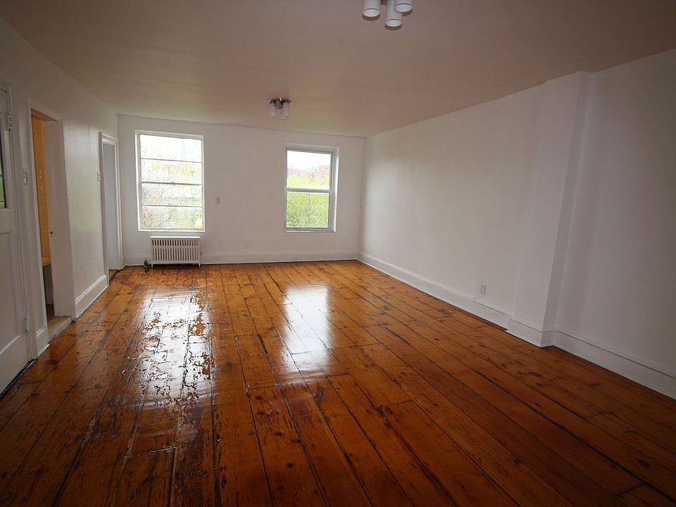 1st image of 407 Sackett St #4