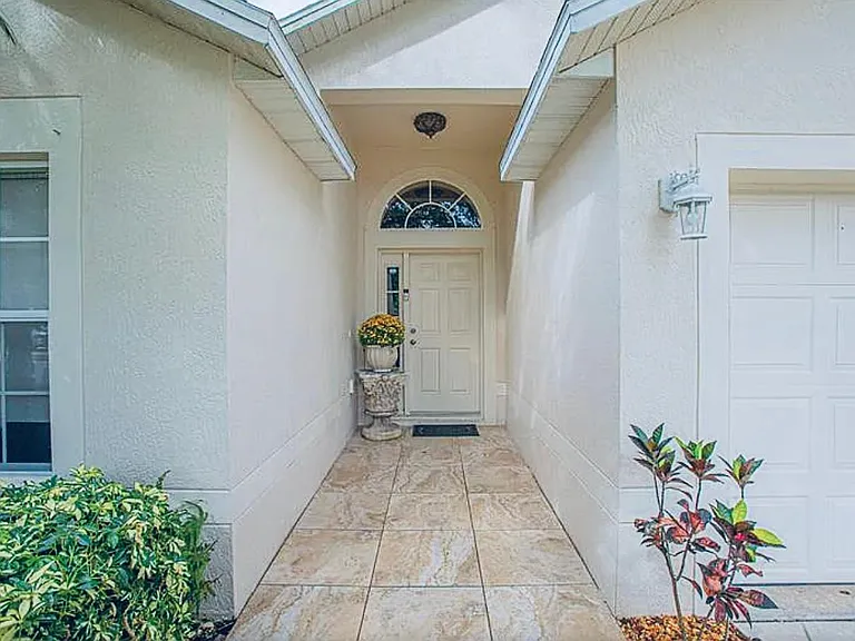 537 Mason Dr — Photo 2