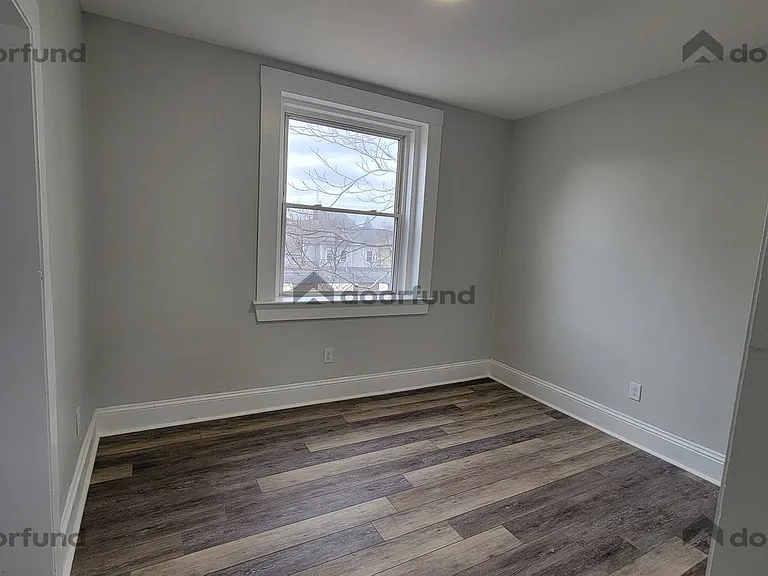 1004 Main St #3 — Photo 3