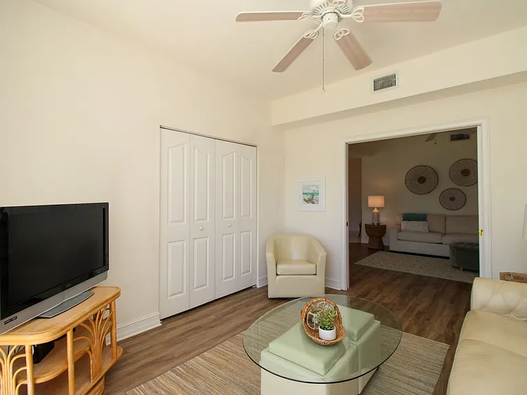 600 Diamond Cir #607 — Photo 36