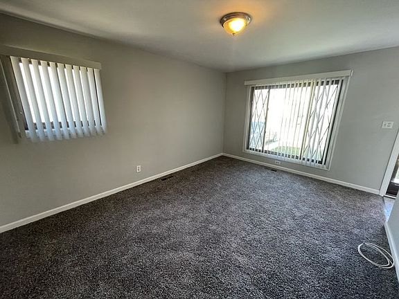 3rd image of 59 W Harwood Ave