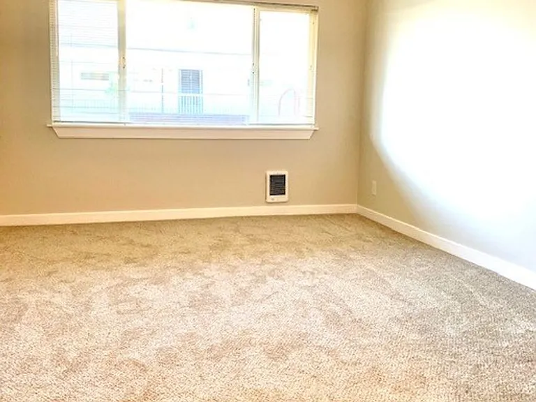 Meydenbauer Court Apartments — Photo 9