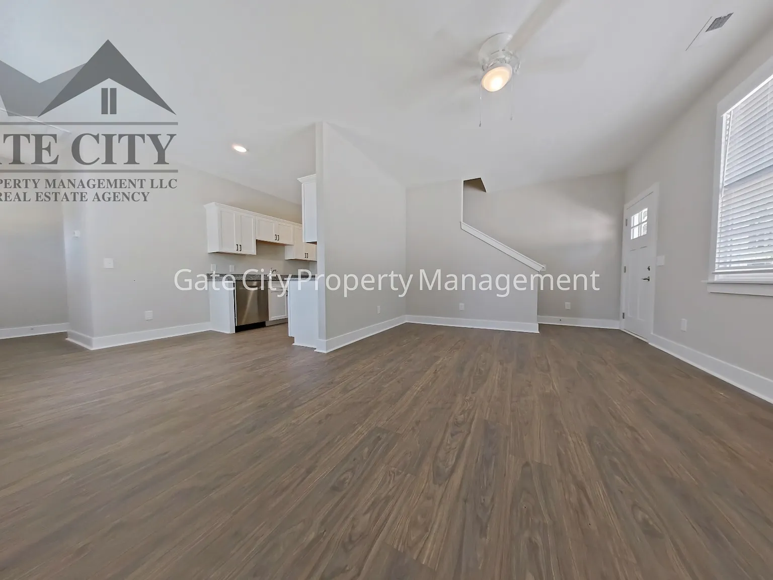 3 bed, 10 sqft, $1,600 — Photo 4