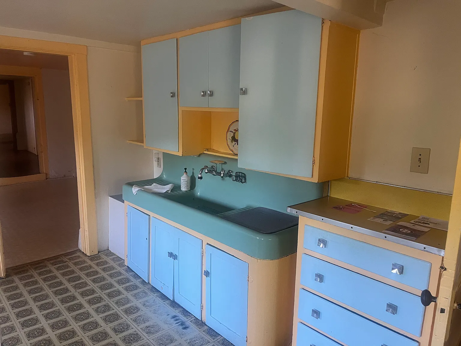 2 bed, 800 sqft, $2,400 — Photo 3