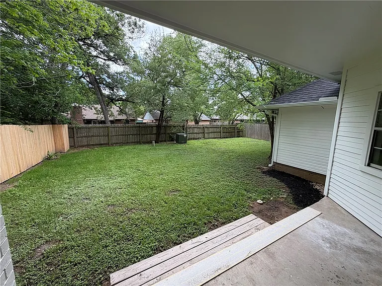 1208 Bayou Woods Dr — Photo 23