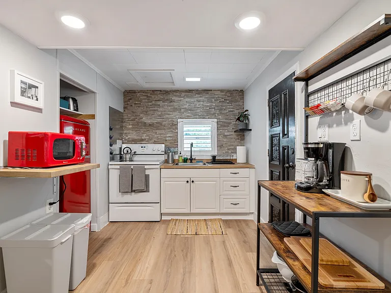 2344 Bethune Ave — Photo 4