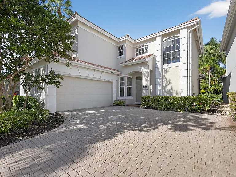8400 Heritage Club Dr — Photo 1