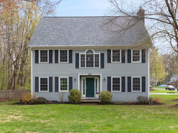 10 Hagan Drive, Essex, VT 05452