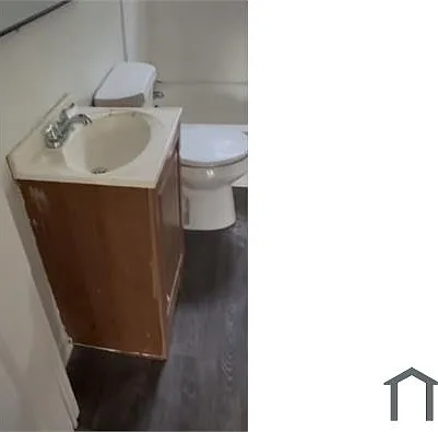 677 Pebble St — Photo 5