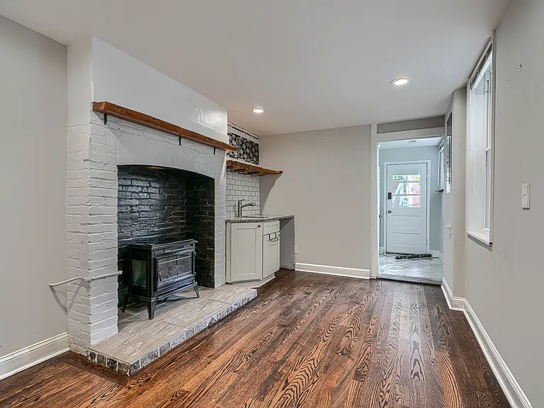 214 Warren Ave — Photo 11