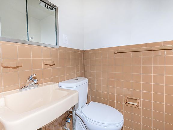 3rd image of 16125 Van Aken Blvd APT 207