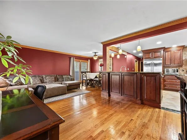 428 Armstrong Ave, Staten Island, NY 10308