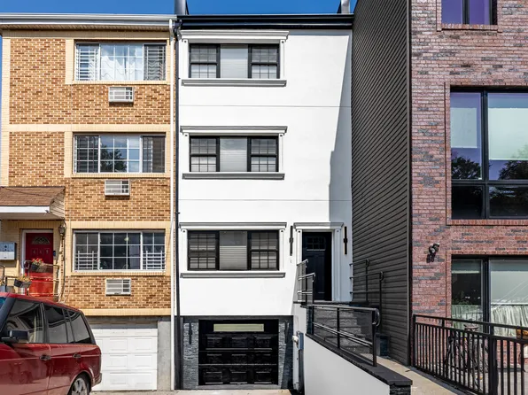 451 Lexington Avenue image 1 of 22