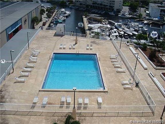 3rd image of 13499 Biscayne Blvd APT 1006