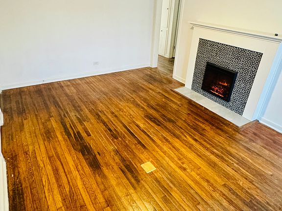 3rd image of 410 W Evergreen St #410
