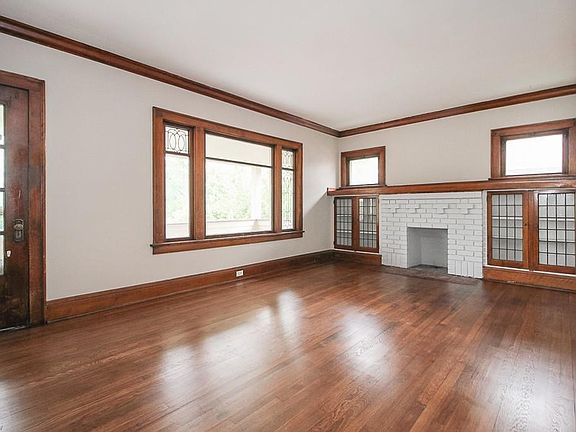 4th image of 3136 Meadowbrook Blvd