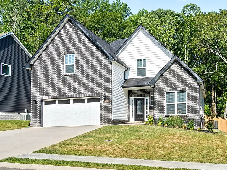 1022 Brightwood Ct — Photo 2