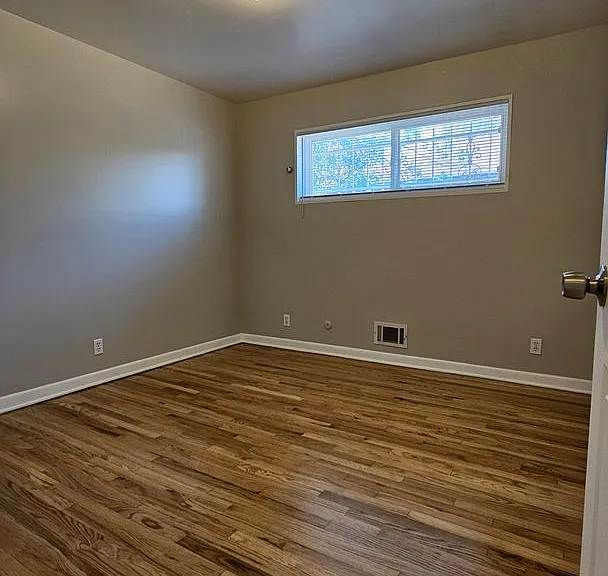 10841 Mildred Dr — Photo 8