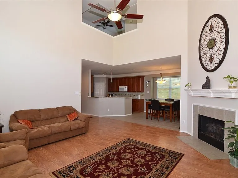 4401 Caledonia Creek Ln — Photo 4