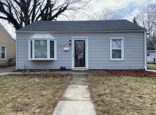 19130 Roscommon St, Harper Woods, MI 48225
